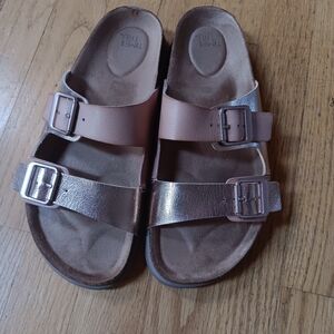 Time and Tru Women's Platform Footbed Sandals